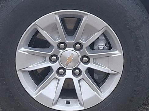 Used 2025 Chevrolet Silverado 1500 LT image 19