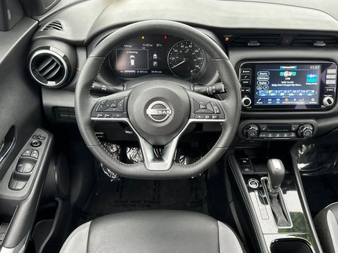 Used 2023 Nissan Kicks SR w/ SR Premium Package FWD image 17