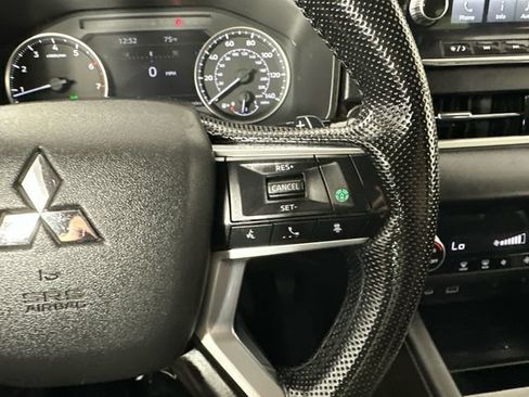 Used 2022 Mitsubishi Outlander SE AWD/4WD image 16