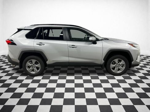 Used 2025 Toyota RAV4 XLE AWD/4WD image 2