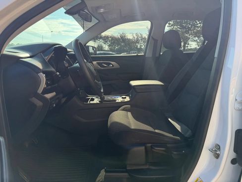 Used 2021 Chevrolet Traverse LS FWD image 18