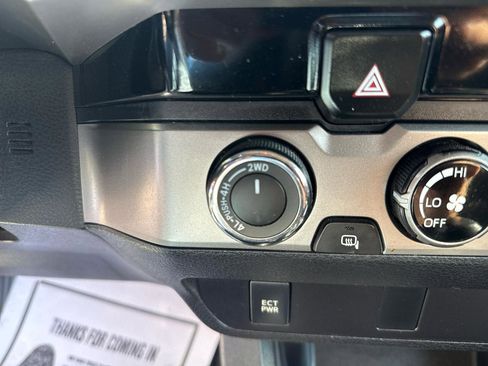 Used 2016 Toyota Tacoma SR5 w/ SR5 Appearance Package (SN) image 21