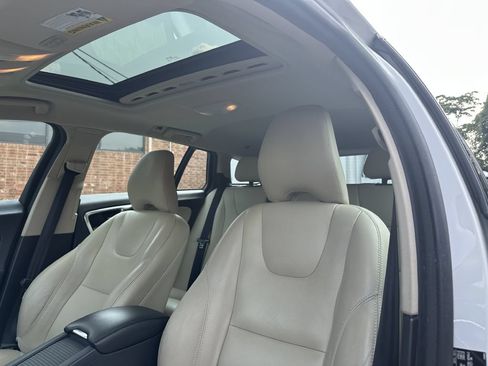Used 2017 Volvo V60 T5 Premier w/ Convenience Package FWD image 15