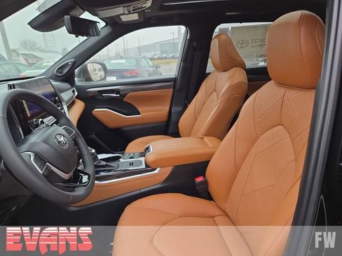 New 2026 Toyota Highlander Platinum image 22