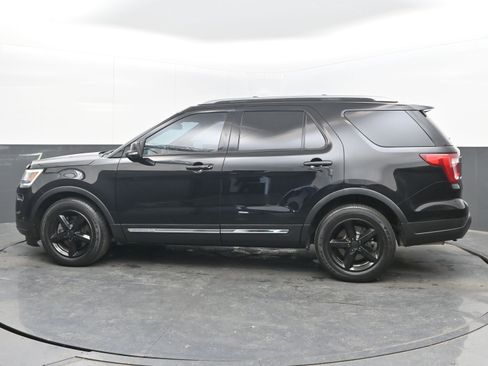 Used 2018 Ford Explorer XLT w/ Equipment Group 201A image 5