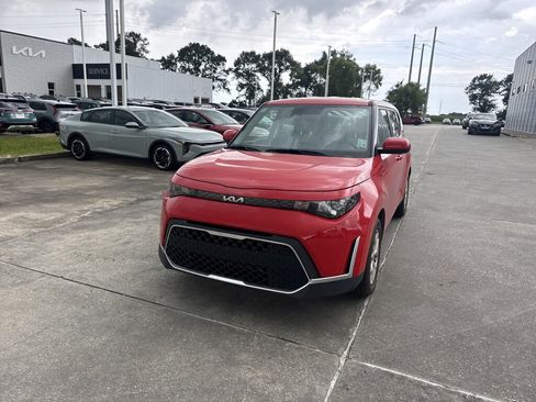 Used 2024 Kia Soul LX w/ Option Group 015 FWD image 4