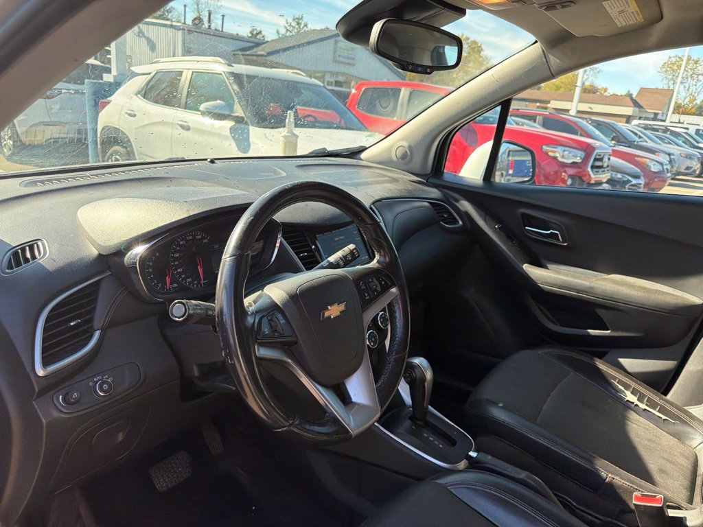 Used 2018 Chevrolet Trax LT w/ LT Convenience Package AWD/4WD image 11