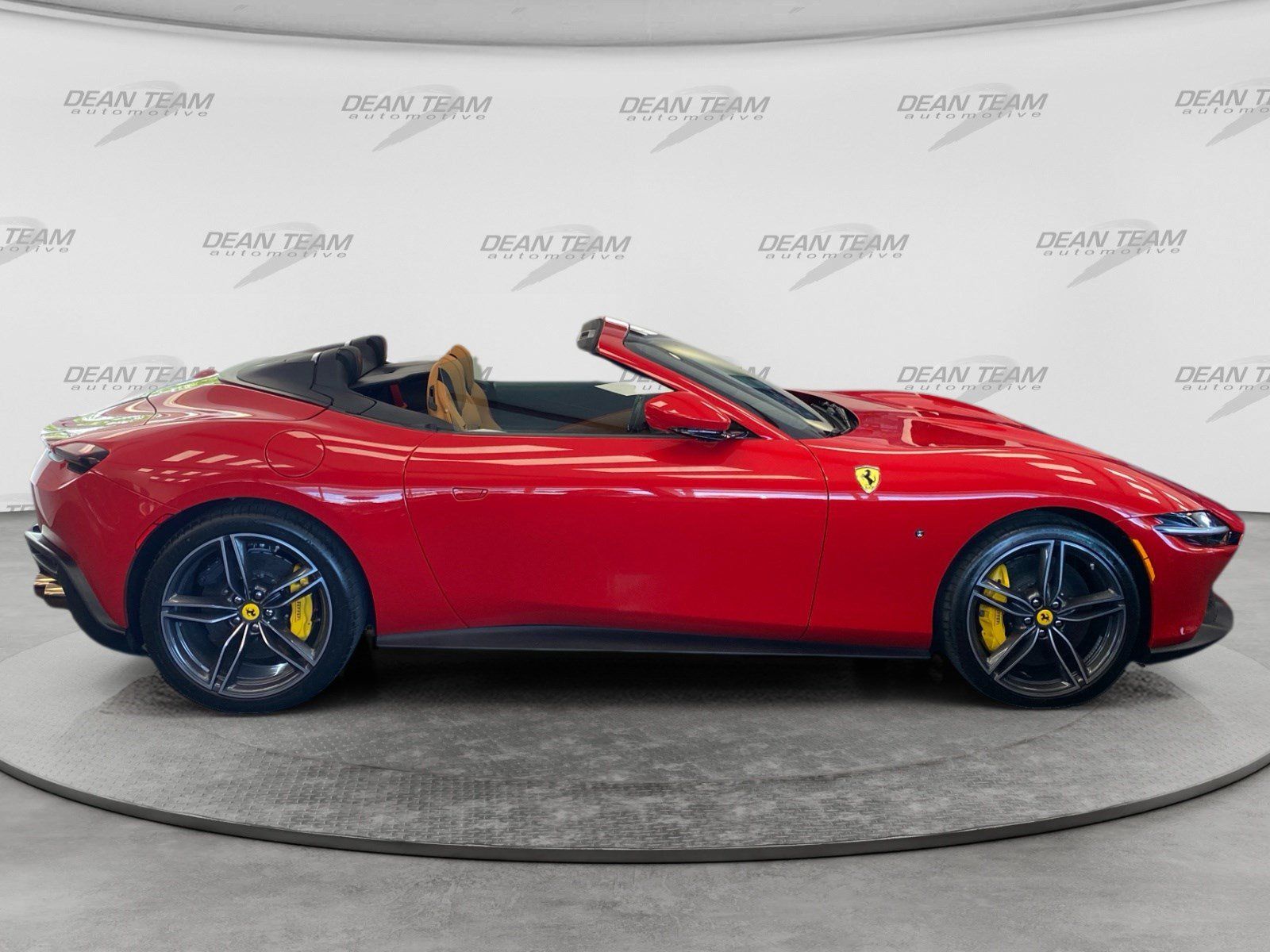 Used 2025 Ferrari Roma Spider RWD image 4