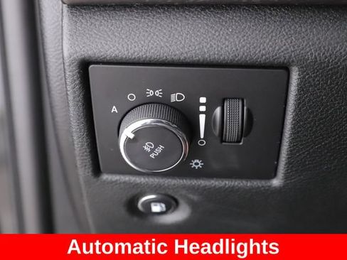 Used 2018 Jeep Grand Cherokee Laredo AWD/4WD image 19