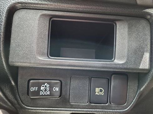 Used 2018 Toyota Tacoma SR5 RWD image 28