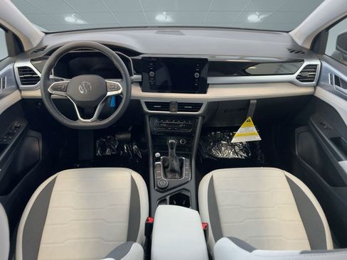 New 2026 Volkswagen Taos SE image 17