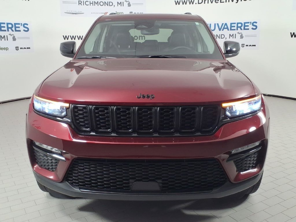 Used 2023 Jeep Grand Cherokee Limited w/ Black Appearance Package AWD/4WD image 2