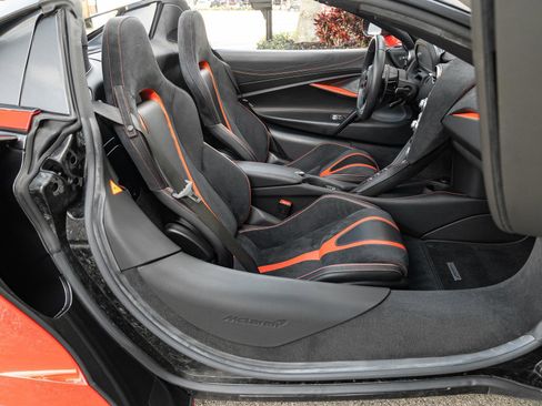 Used 2020 McLaren 720S Performance RWD image 18