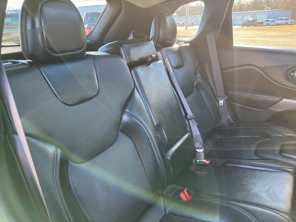 Used 2022 Jeep Cherokee Limited w/ Mopar Interior Package AWD/4WD image 16