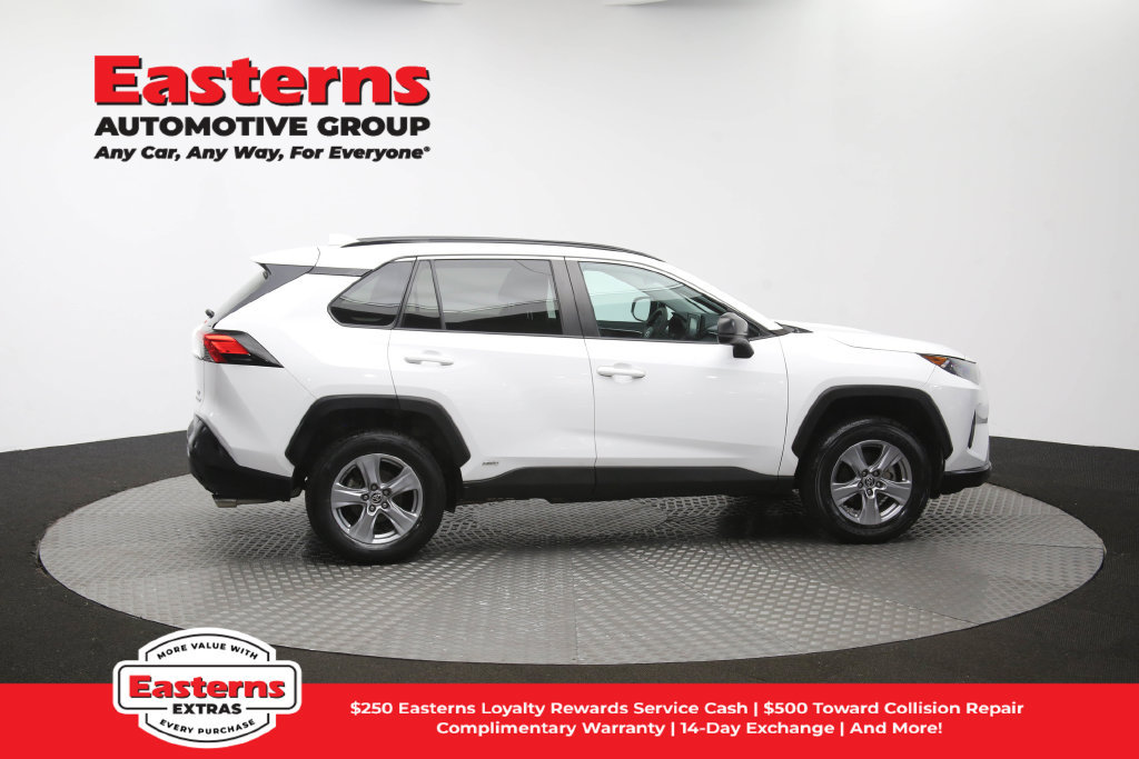 Used 2022 Toyota RAV4 LE AWD/4WD image 46