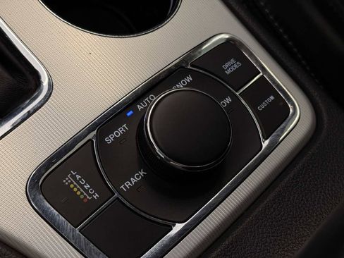 Used 2020 Jeep Grand Cherokee SRT image 53