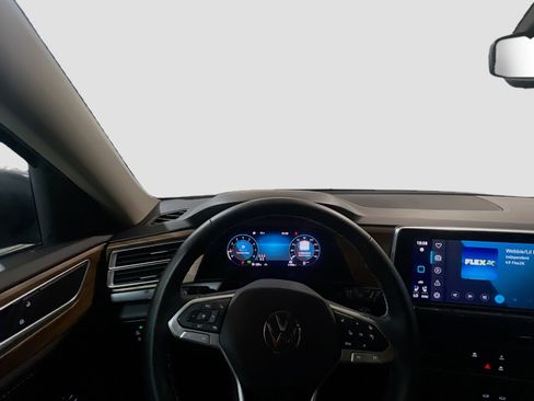 Used 2025 Volkswagen Atlas SE FWD image 7