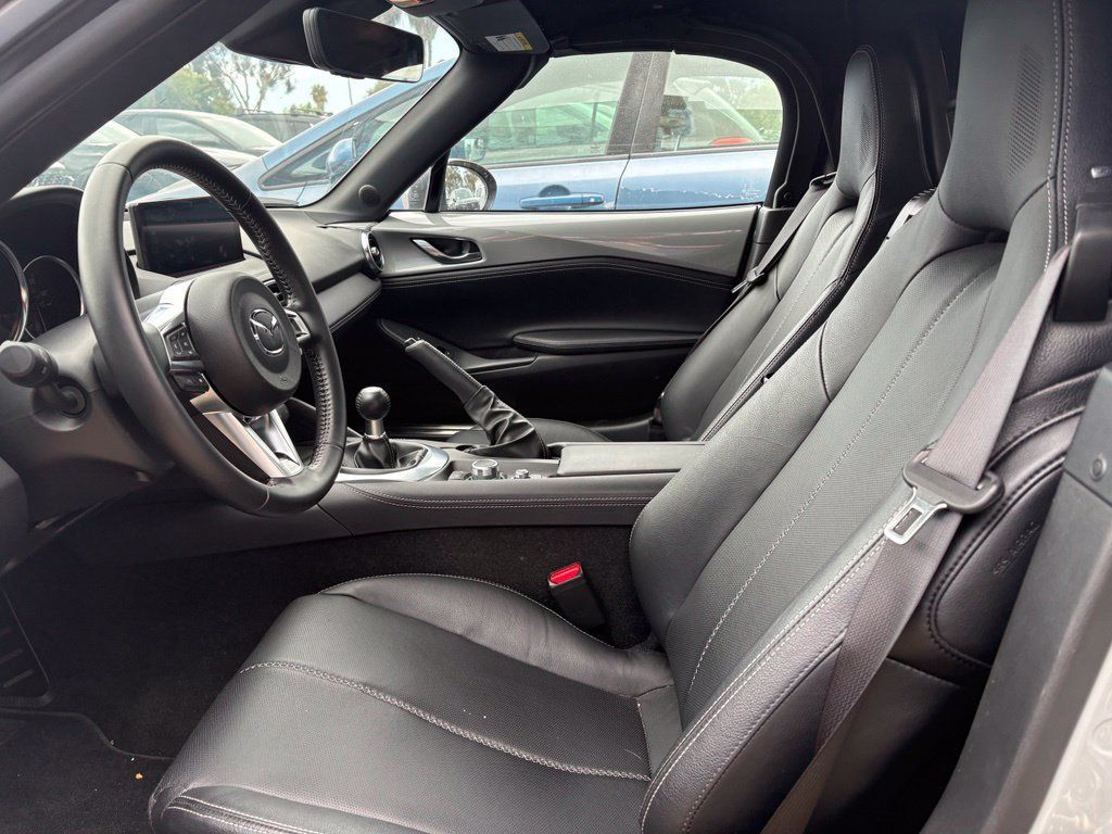 Used 2025 MAZDA MX-5 Miata Grand Touring w/ Weather Package RWD image 11