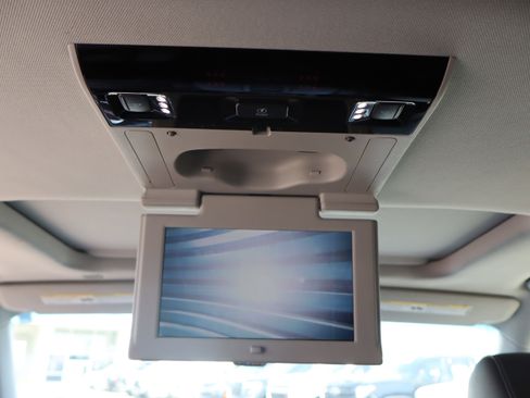 Used 2018 GMC Yukon XL SLT w/ Open Road Package image 14