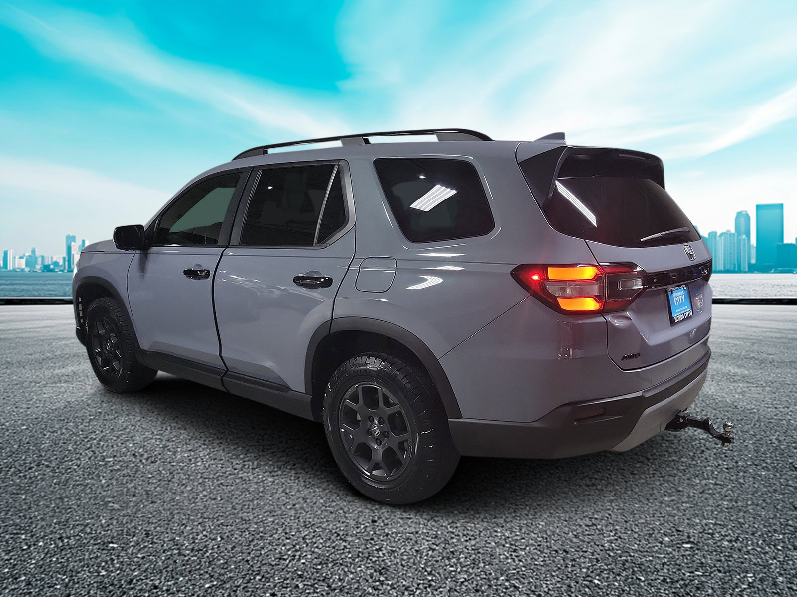 Used 2025 Honda Pilot TrailSport image 3