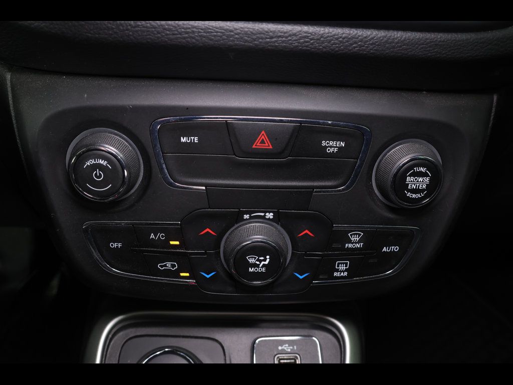 Used 2020 Jeep Compass Latitude w/ Popular Equipment Group AWD/4WD image 12