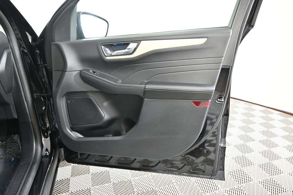 Used 2022 Ford Escape Titanium w/ Titanium Elite Package AWD/4WD image 12
