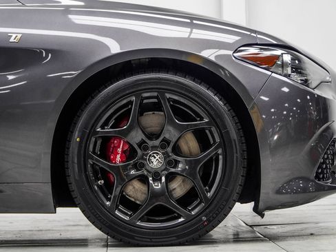 Used 2022 Alfa Romeo Giulia Ti RWD image 8