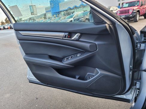 Used 2018 Honda Accord Sport image 15