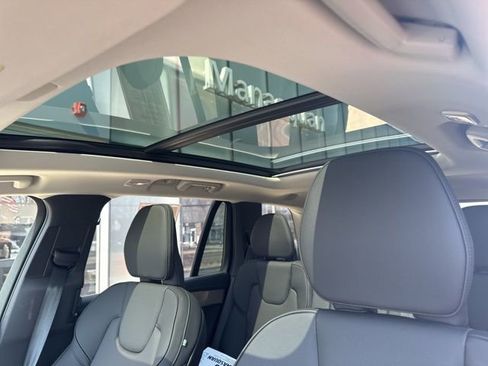 Certified 2025 Volvo XC90 B6 Plus image 25