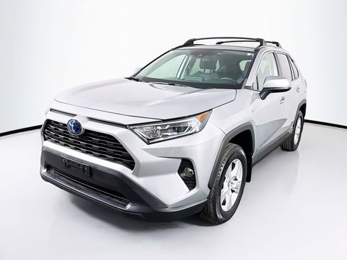 Certified 2020 Toyota RAV4 XLE w/ Convenience Package image 3