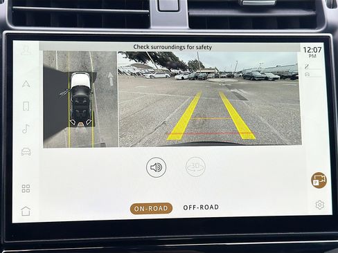 Used 2023 Land Rover Discovery Metropolitan Edition image 35