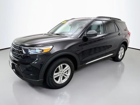 Used 2021 Ford Explorer XLT w/ Class III Trailer Tow Package AWD/4WD image 3