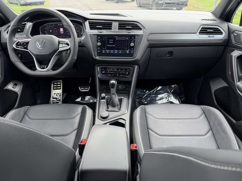 Used 2022 Volkswagen Tiguan SEL R-Line AWD/4WD image 2