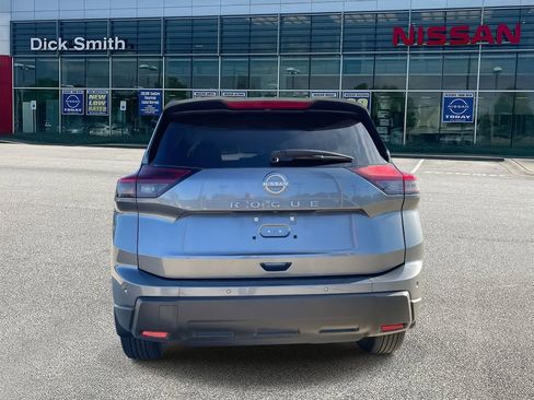 Used 2024 Nissan Rogue S image 5