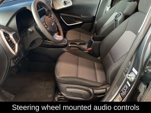 Used 2025 Kia Soul LX w/ LX Technology Package FWD image 7
