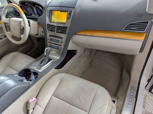 Used 2010 Lincoln MKT 2WD image 30