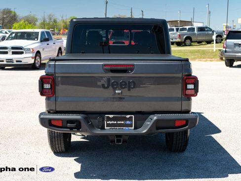 Used 2024 Jeep Gladiator Sport image 7