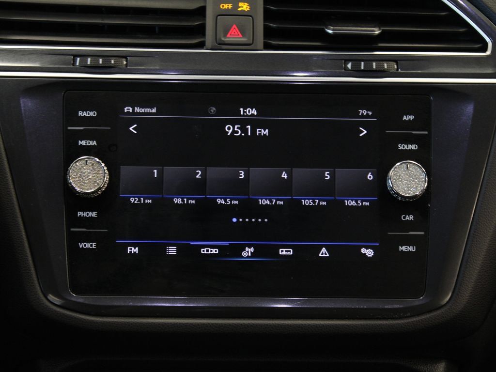 Used 2022 Volkswagen Tiguan SE AWD/4WD image 25