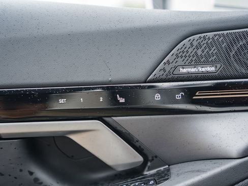 Used 2025 BMW 530i xDrive w/ Premium Package image 32