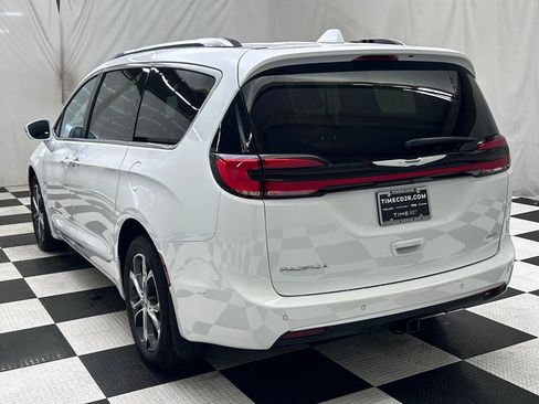 Certified 2022 Chrysler Pacifica Pinnacle AWD/4WD image 5