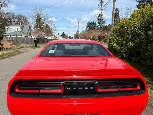 Used 2019 Dodge Challenger SXT RWD image 10