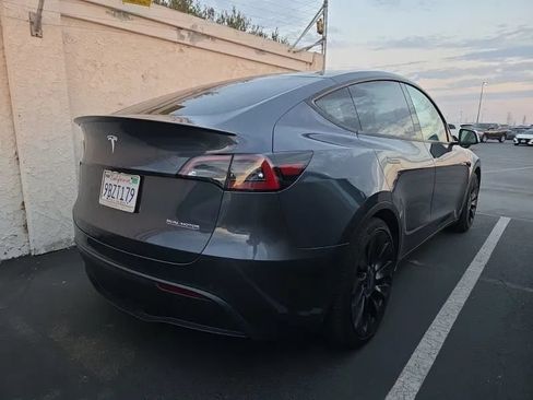 Used 2022 Tesla Model Y Performance AWD/4WD image 2