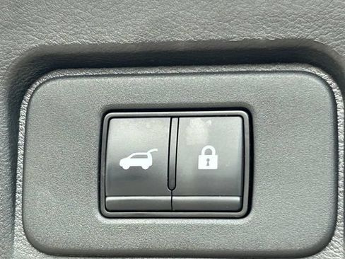 Used 2025 Nissan Rogue SV AWD/4WD image 32