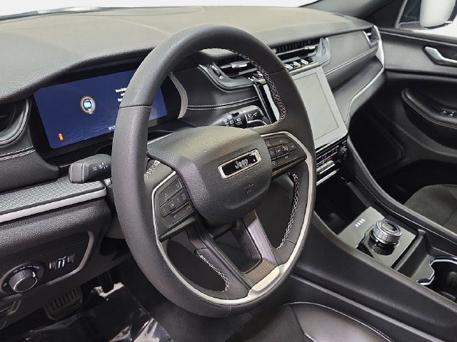 Used 2024 Jeep Grand Cherokee Altitude AWD/4WD image 14