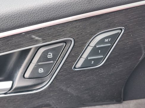 Used 2019 Audi Q8 Prestige w/ Luxury Package image 25