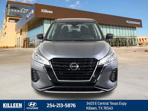 Used 2025 Nissan Kicks Play S image 2