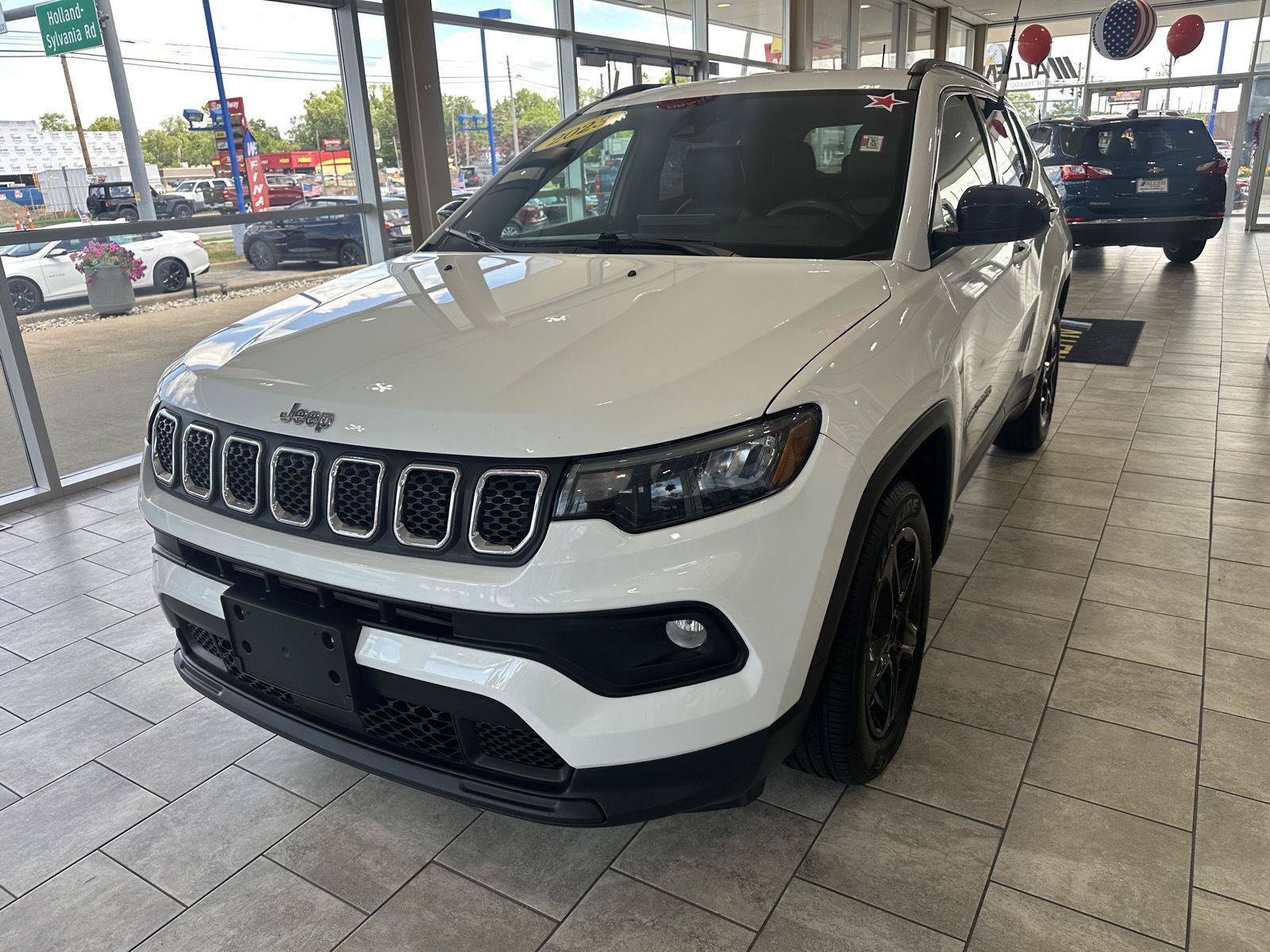 Used 2023 Jeep Compass Latitude AWD/4WD image 5