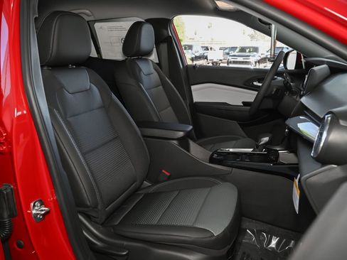 New 2026 Chevrolet Trax LT w/ LPO, Blackout Package image 33