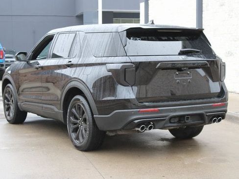 Used 2022 Ford Explorer ST image 3