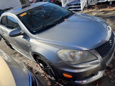 Used 2011 Suzuki Kizashi Sport GTS image 3